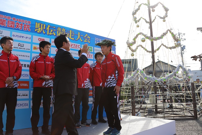 18中部駅伝セレ月桂冠.JPG