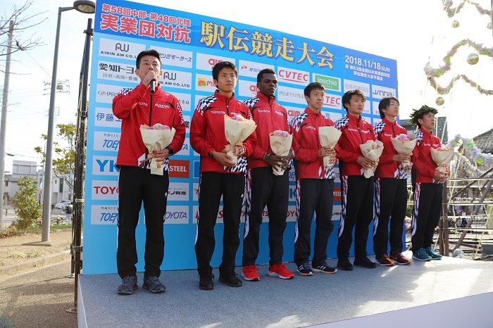 18中部駅伝セレ監督.JPG