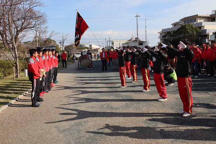 18中部駅伝報告応援団.JPG